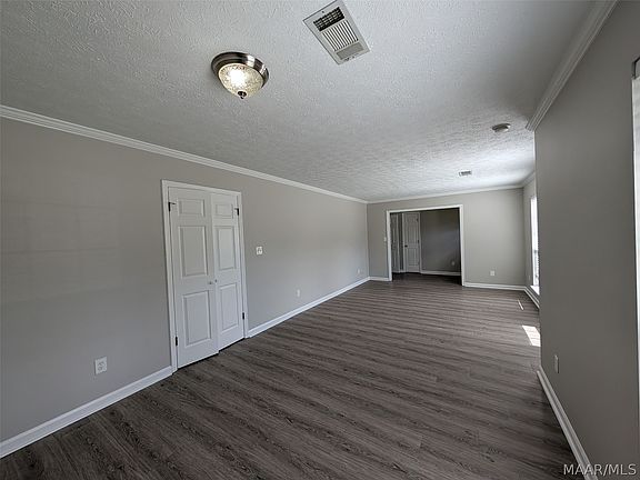 4th image of 4145 Johnstown Dr