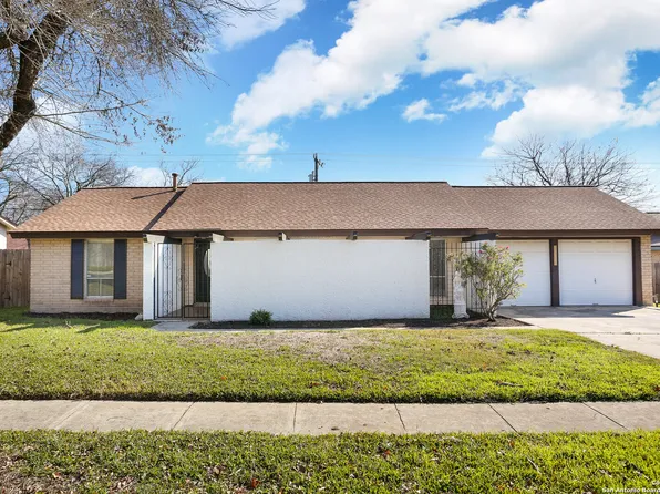 7708 GRASS HOLLOW ST, Live Oak, TX 78233