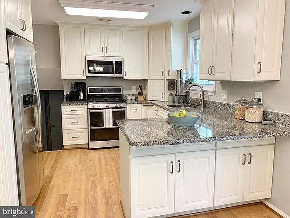 4th image of 8310 Lilac Ln