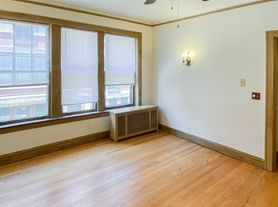 428 1/2 W Surf St