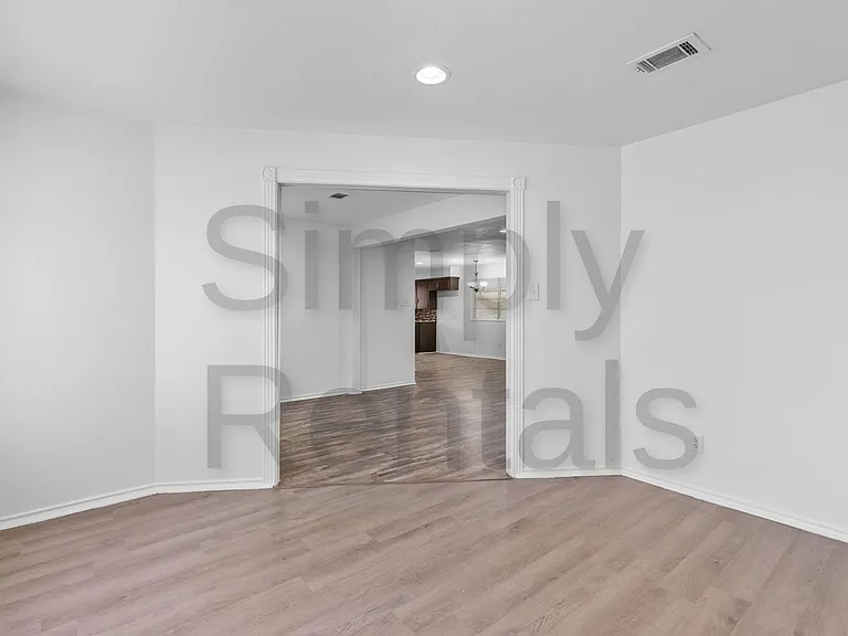 705 Plano St — Photo 32