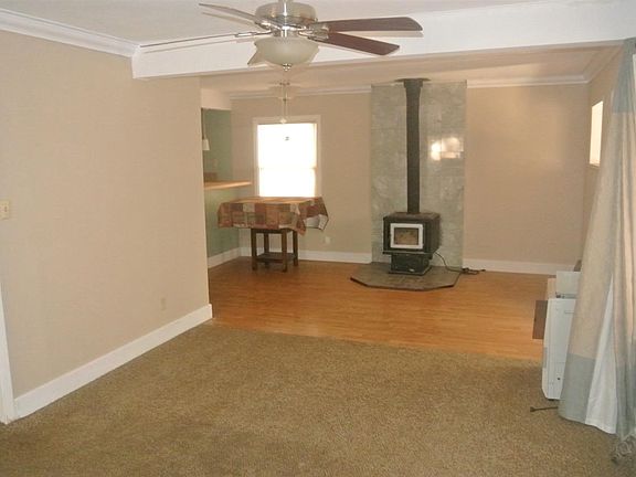 3rd image of 840 E Main St