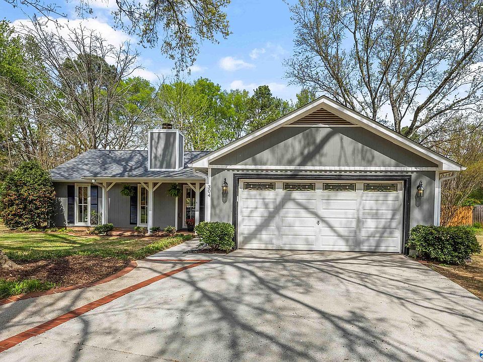 1st image of 304 Pine Ridge Cir