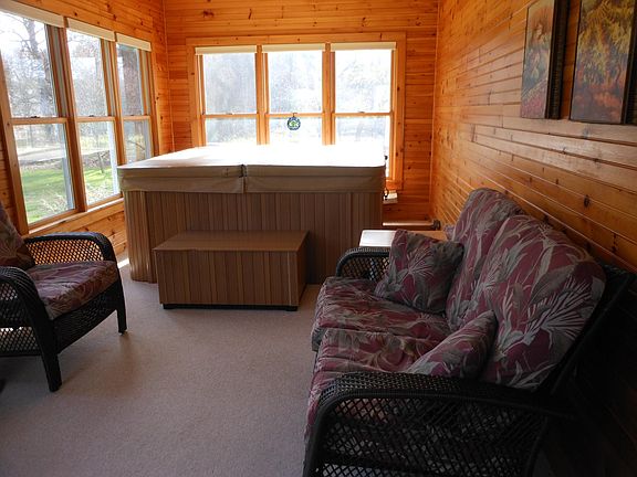 Sun room with 6 person hot tub