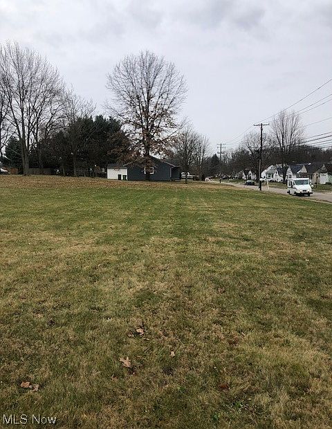 1st image of E Maple St