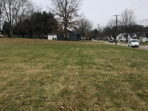 E Maple St, North Canton, OH 44720