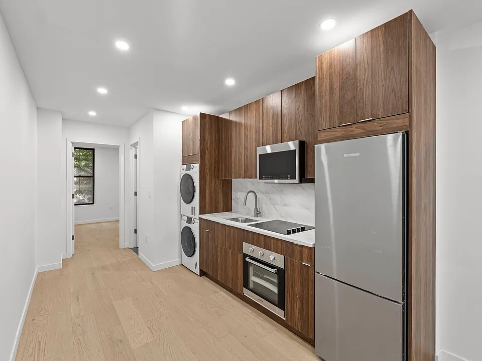 21 E 7th St #1