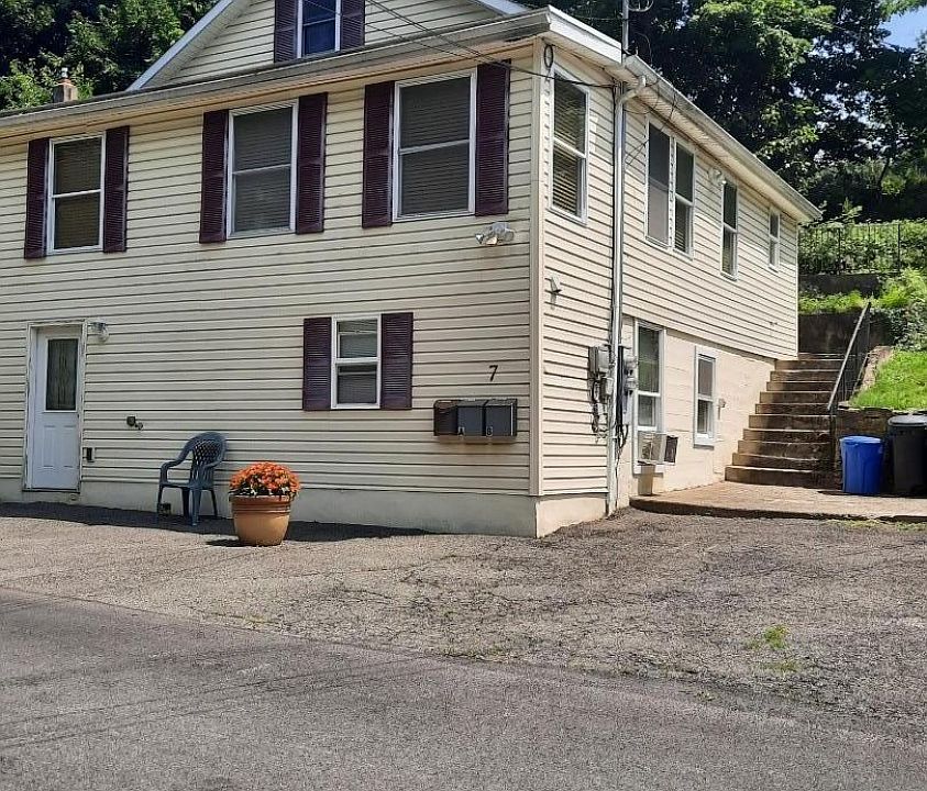 1st image of 7 E Stuart St