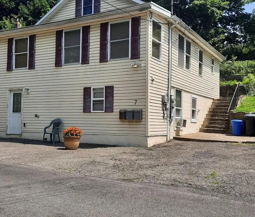 7 E Stuart St