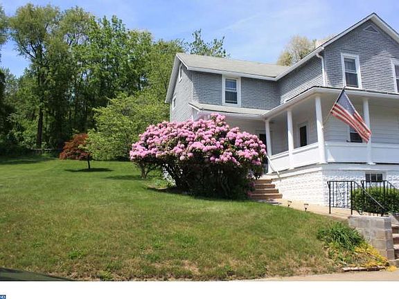 2nd image of 128 Diamond St