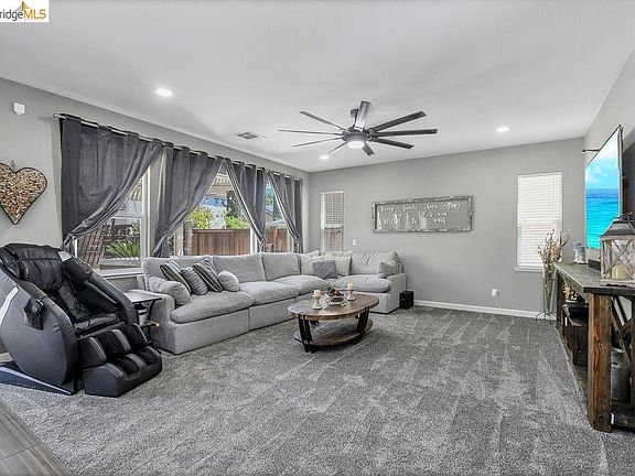 3rd image of 1388 Springdale Ct