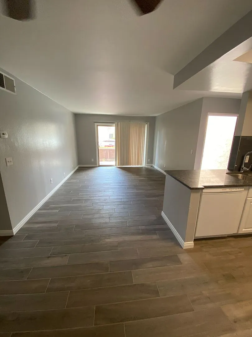 Remodeled 2bd/1ba Condo W/ Patio! — Photo 4