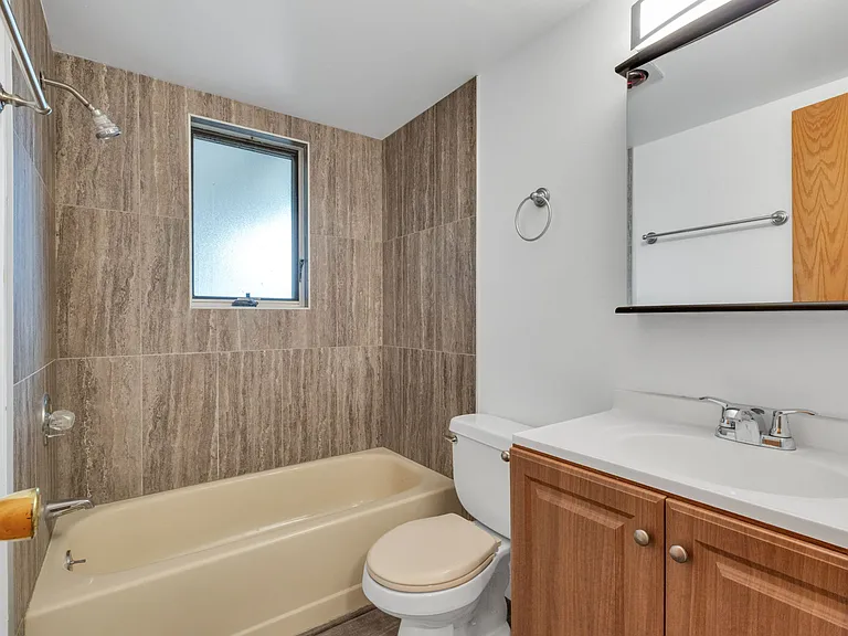 Canyon Crest Apartments — Photo 7
