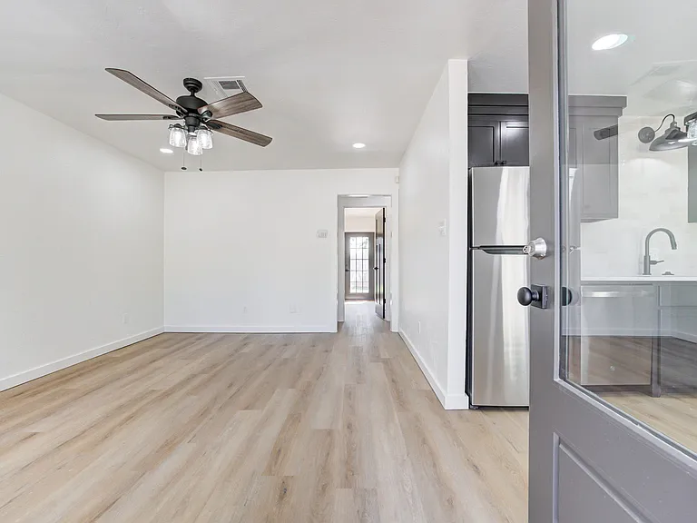 2212 Donna Dr — Photo 32