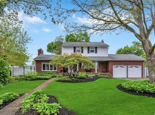 6 Vine Ct, Centereach, NY 11720