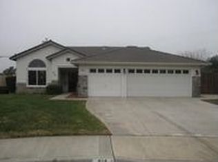 916 E Orange St, Hanford, CA 93230