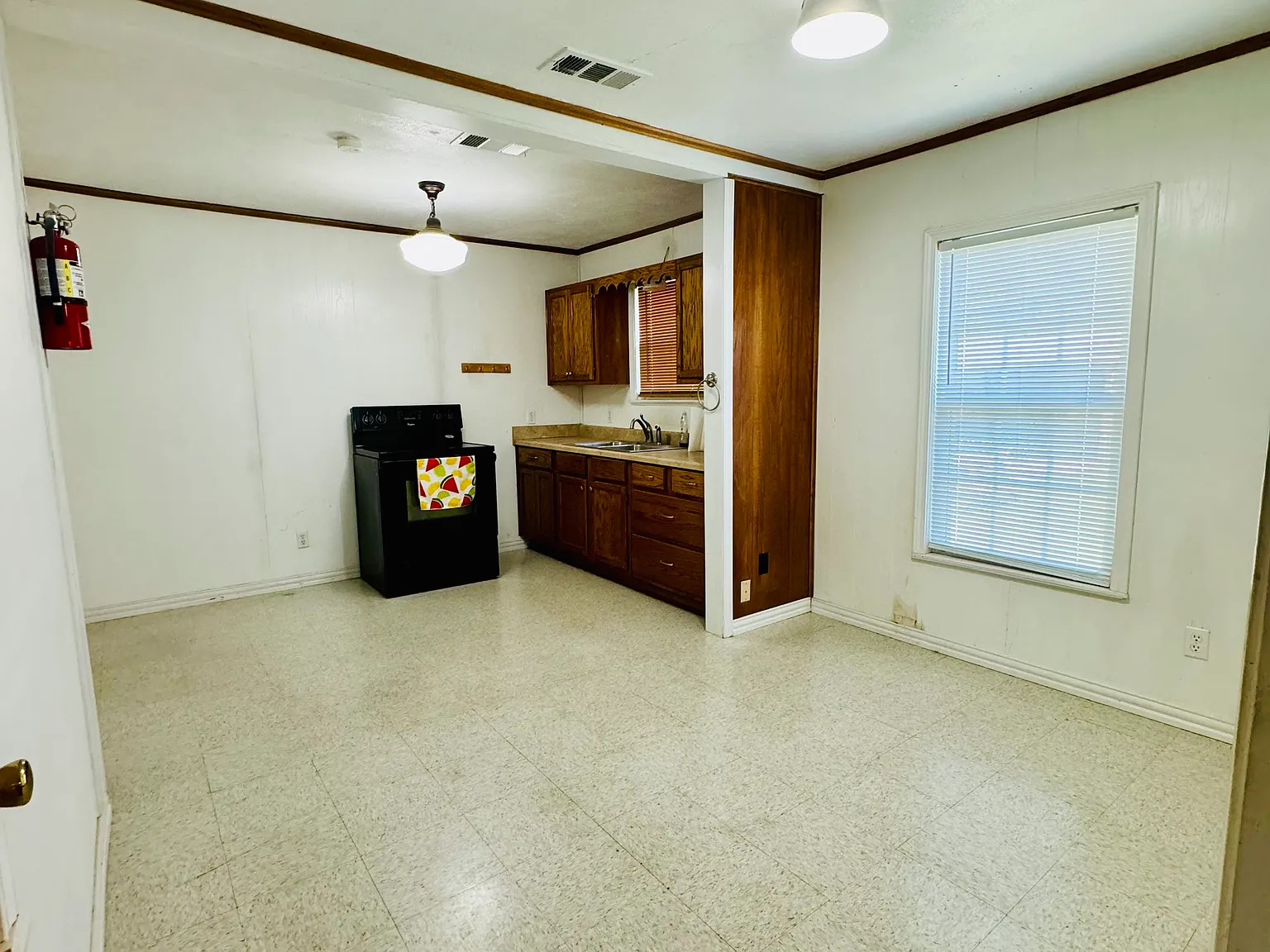 3 bed, 764 sqft, $1,495 — Photo 1