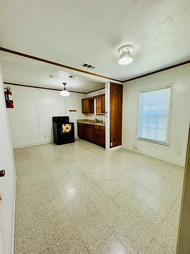 1909 Ross Ave Photo 1