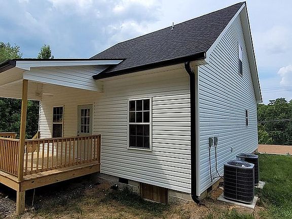 2nd image of 3226 Gleason Dr