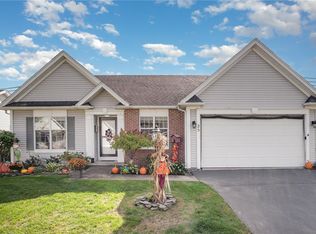 25 Brownstone Ln, Rochester, NY 14615