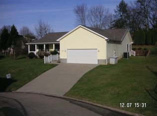 896 Meadow Dr, South Charleston, WV 25309