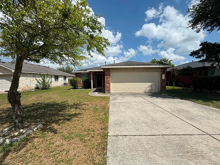 113 Salado Dr — Photo 2