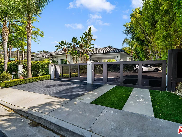 19034 Ashurst Ln — Photo 12