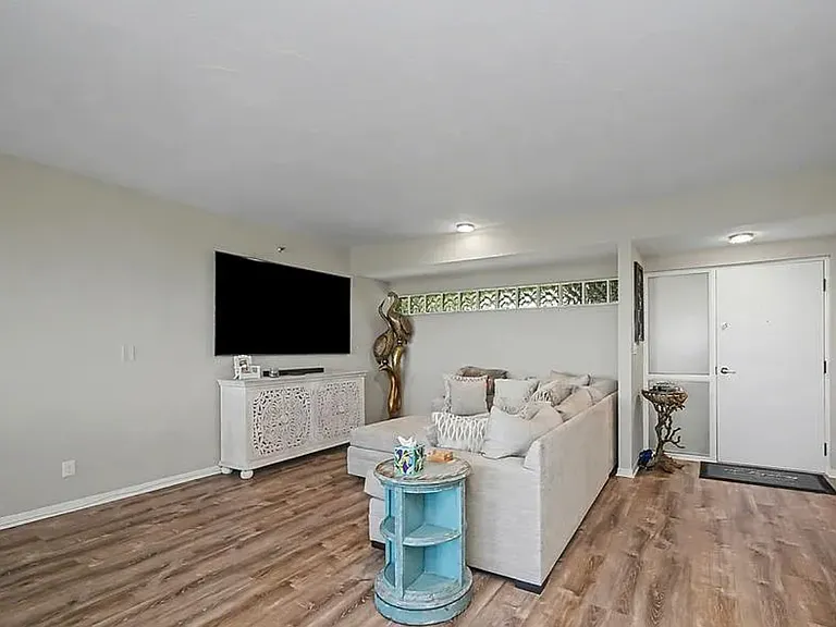 5408 Eagles Point Cir #302 — Photo 1