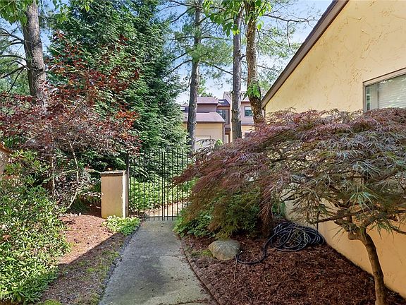 5th image of 1695 Brookwood Dr