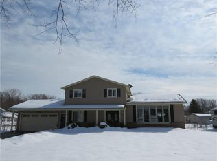 28 Sudbury Dr, Rochester, NY 14624