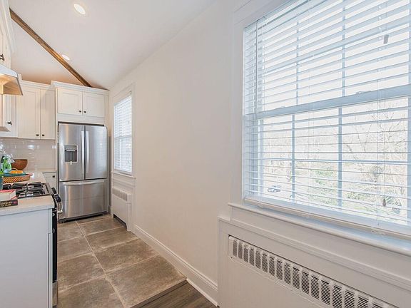 5th image of 378-380 Claremont Ave #10