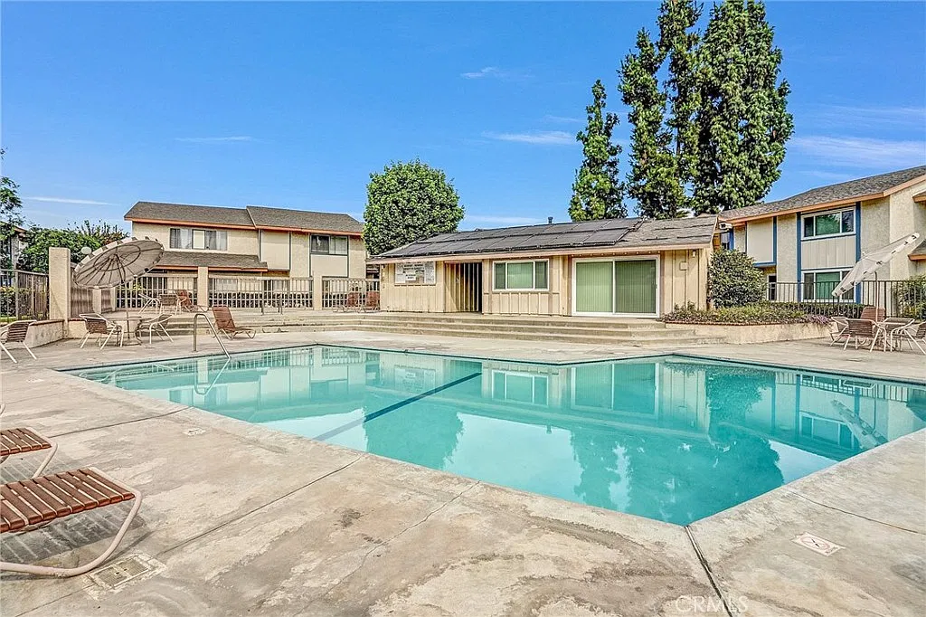 3 bed, 2.5 bath, 1540 sqft, $4,000 — Photo 4