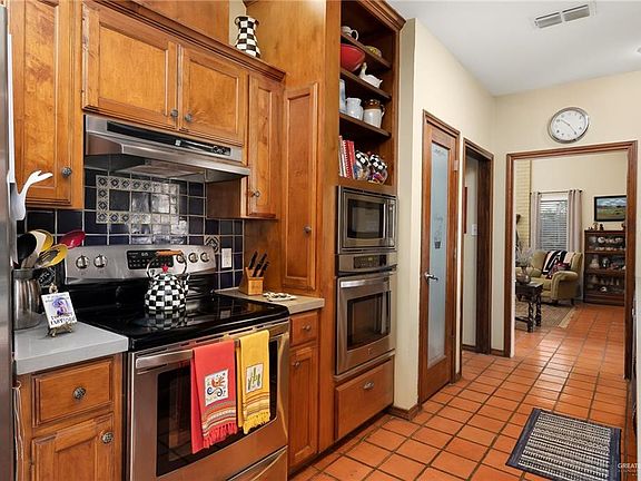 5th image of 608 W Yucca Ave
