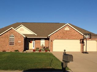 907 High Ridge Dr, Columbia, IL 62236