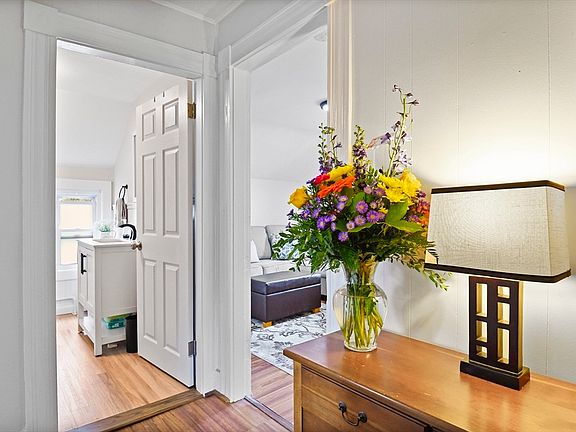 3rd image of 212 Spruce St Floor 2