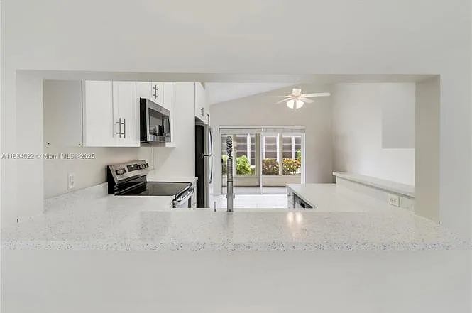 653 NW San Remo Cir — Photo 15