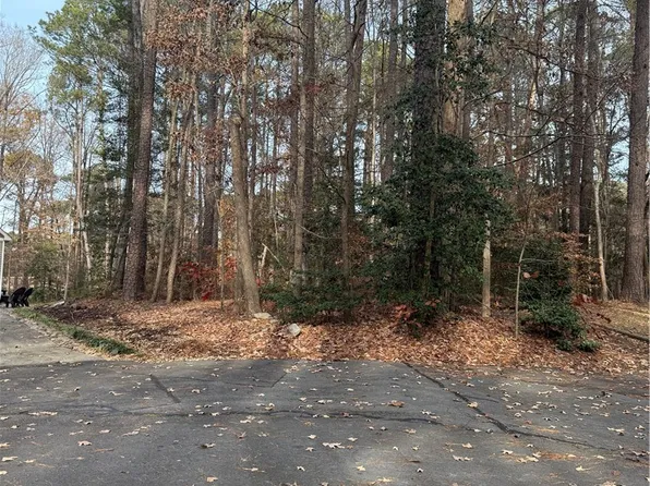 2003 Country Club Ct, Sanford, NC 27332