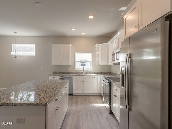 5th image of 559 Venetian Palms Blvd