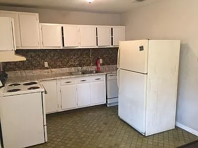3 bed, 1.0 bath, 864 sqft, $995 — Photo 2