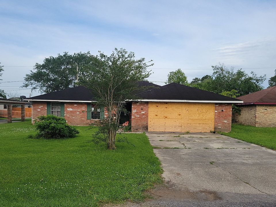 1st image of 220 Madewood Dr