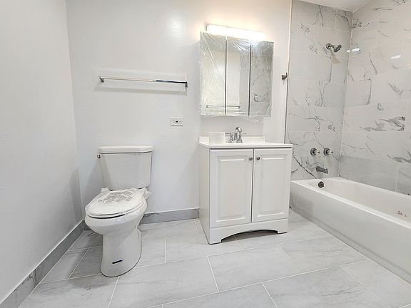 4th image of 2405 W Jarvis Ave #101