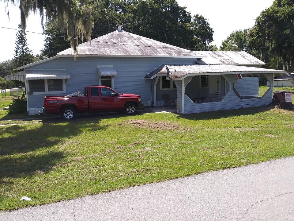 2nd image of 585 Pine St