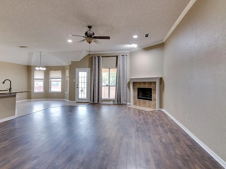 7704 Chandler Ct — Photo 6