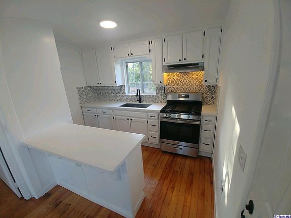 3rd image of 1361 1/2 Armadale Ave