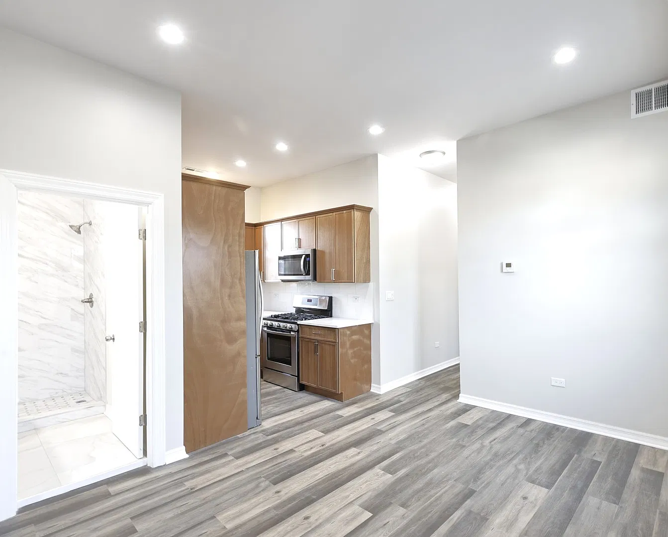 2 bed, 700 sqft, $1,750 — Photo 3
