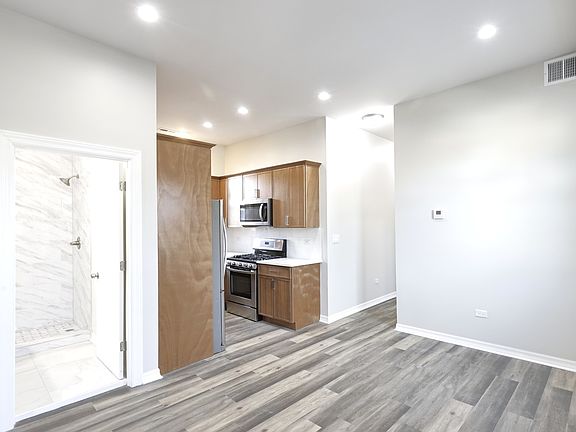 3rd image of 3621 S Winchester Ave #2R