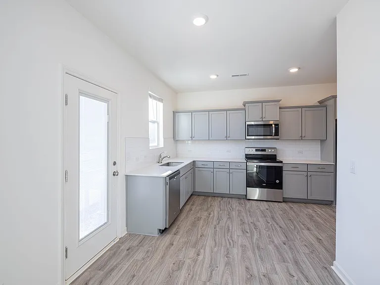 120 S Dorsett St — Photo 8