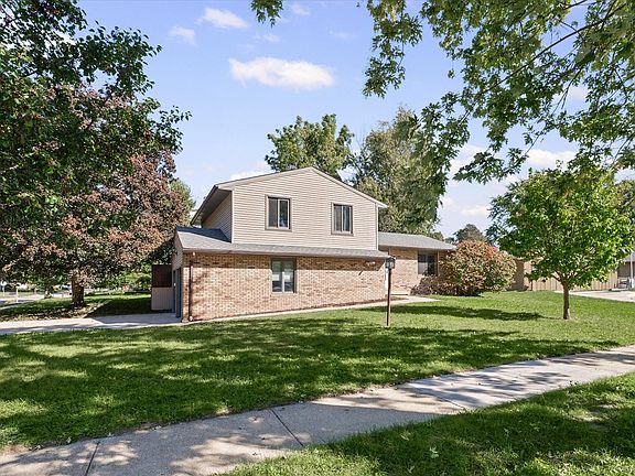 2nd image of 2006 Clover Ct E