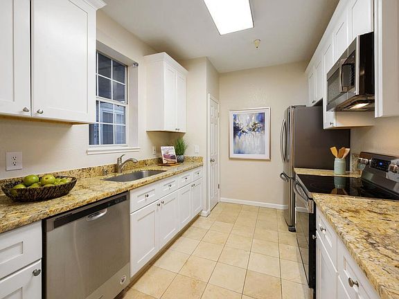 3rd image of 250 Santa Fe Ter APT 202
