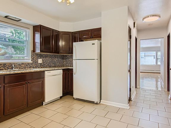 4th image of 5544 N Campbell Ave #3